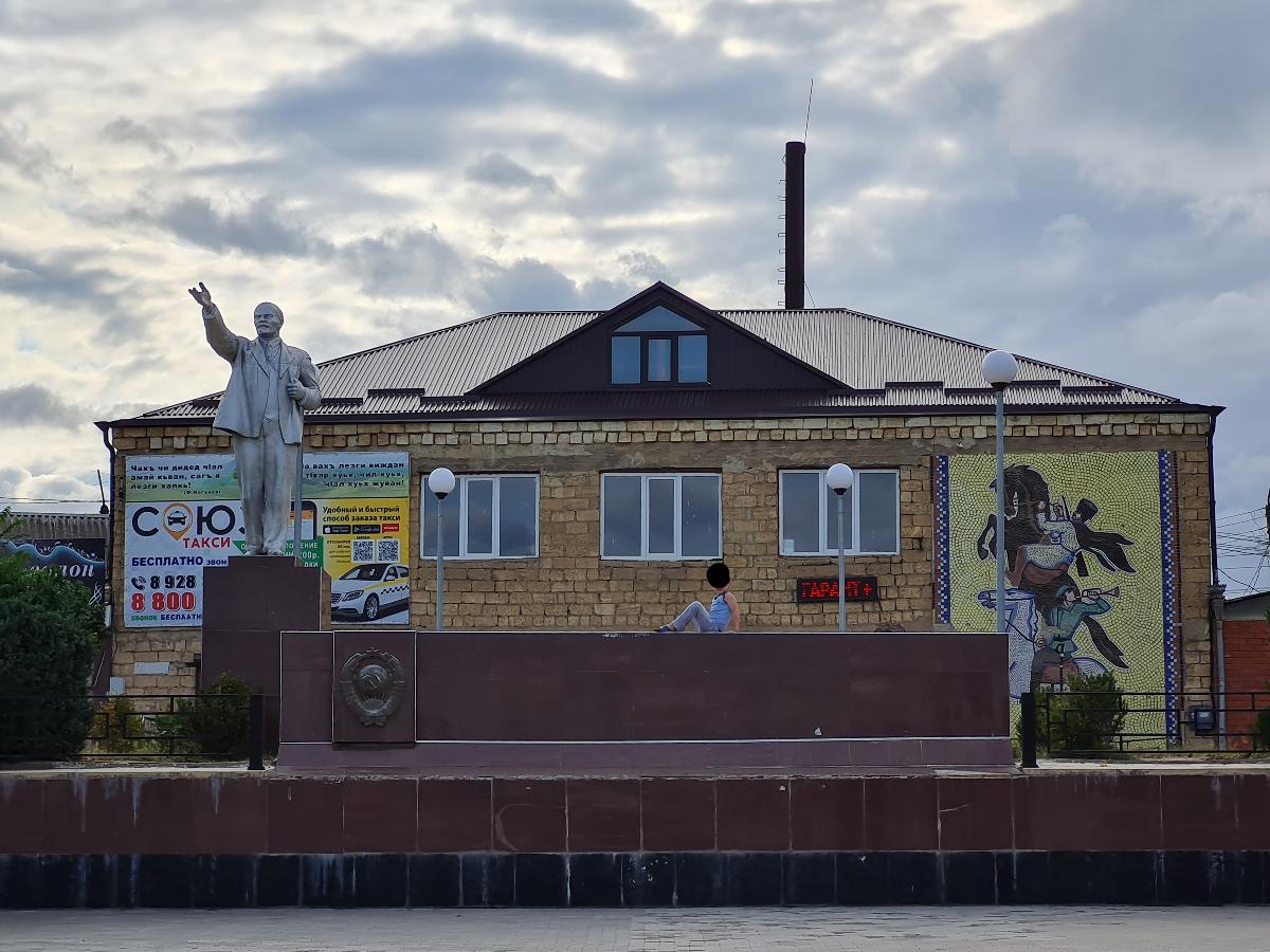 Памятник В.И. Ленину.